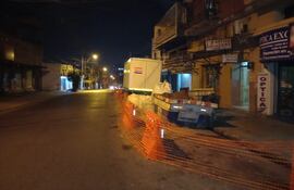 Las obras ocupan la vereda y parte de la calle