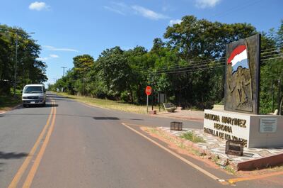 El monumento erigido en homenaje a la heroína Ramona Martínez, mujer que luchó en la batalla de Itá Ybaté, según los datos históricos.