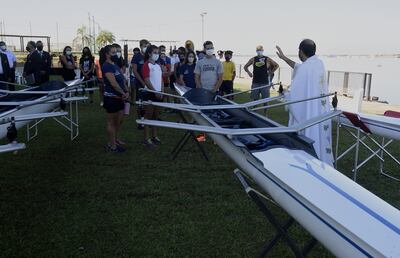 Momento de la bendición de los botes ante la presencia de autoridades y atletas del club.