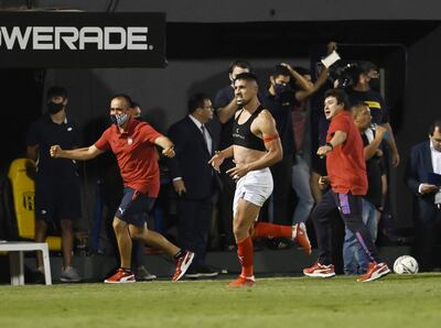 Juan Patiño celebra el segundo gol de Cerro Porteño.