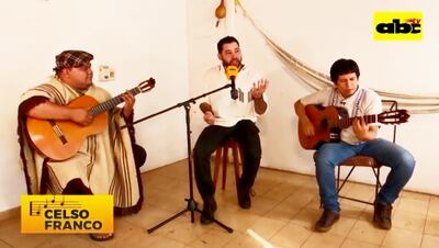El actor y cantante Celso Franco (c), en compañía de Silvano Servín y Yoyi Esquivel, quienes compartirán hoy con toda la teleaudiencia de ABC TV, un especial de música paraguaya y de canciones propias.