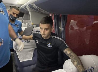 Mathías Villasanti recibió una pedrada a la altura de la ceja.