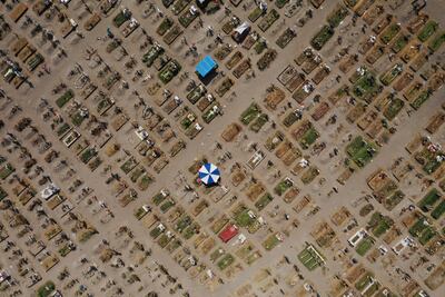 Tumbas designadas para víctimas de la covid-19 en el cementerio municipal de Valle de Chalco, México.
