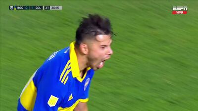 Óscar Romero, jugador de Boca Juniors, celebra el tanto contra Colón de Santa Fe en el estadio La Bombonera de Buenos Aires por la décima fecha de la Liga Profesional de Argentina.