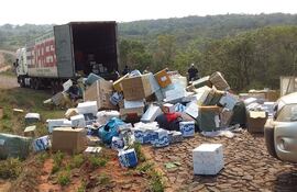 La madrugada del 2 de octubre, malvivientes desvalijaron el camión.