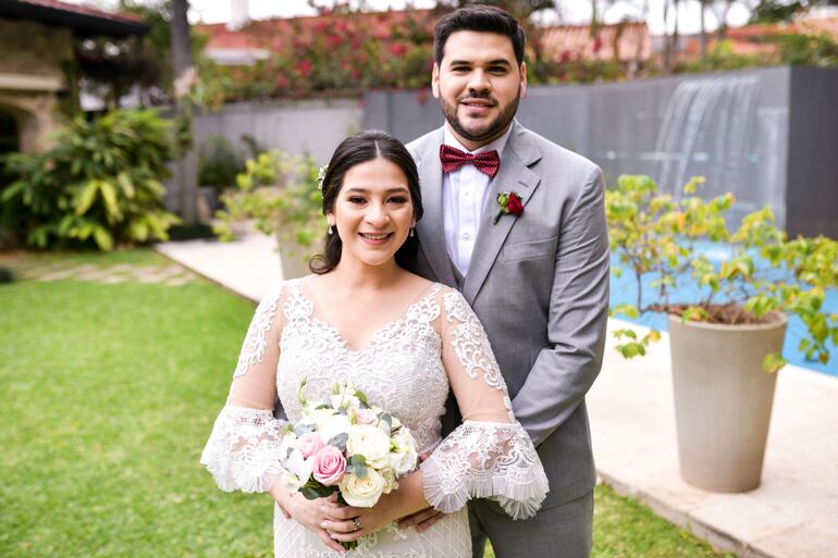 Larissa María Bernal Núñez y Jonathan Eduardo Weiler Spagnolo se casaron.