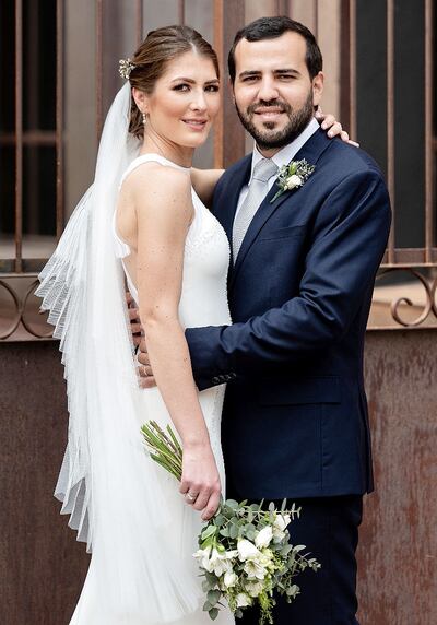 Los novios celebraron su amor con sus seres queridos en una ceremonia íntima.
