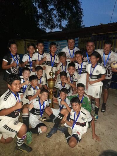 Los chicos del 24 de Setiembre, campeones del torneo de la Fefudce en la categoría 2010.