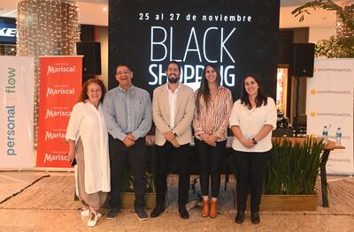 Representantes de los shoppings Del Sol, Villamorra, San Lorenzo, Mariscal y Mariano, durante el lanzamiento de  Black Shopping Weekend.
