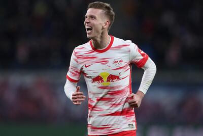 Dani Olmo marcó ayer un gol para Leipzig, que ganó y trepó al cuarto lugar de la tabla.