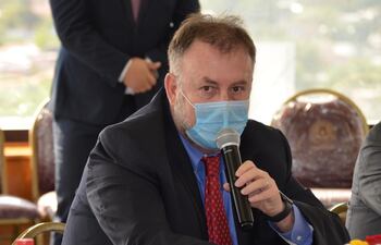 El ministro renunciante Benigno López.