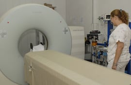 Los equipos de tomografía de hospitales públicos de referencia para la atención del cáncer del área Central no están funcionando a plena capacidad denuncian los pacientes oncológicos.
