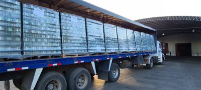 Parte del cargamento de cerveza que estaba varado a la espera de autorización para ingresar a Argentina.