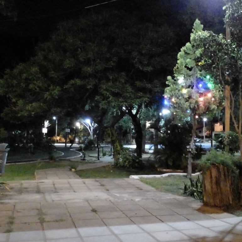 Varios adornos navideños se colocaron para hermosear un espacio de todas las familias. (gentileza).