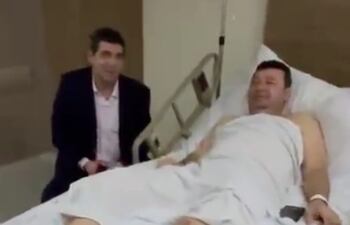 El vicepresidente de la República, Hugo Velázquez, visitó al diputado Freddy D’Ecclesiis (ANR), en el hospital.