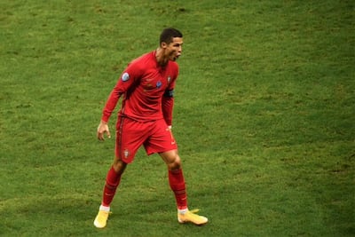 Cristiano Ronaldo anotó su gol 100 con la selección de Portugal.