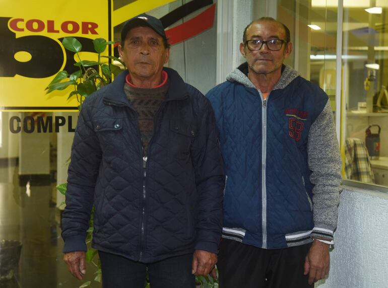 Vicente Gómez Samaniego y Daniel Sánchez, representantes de los cuidacoches.