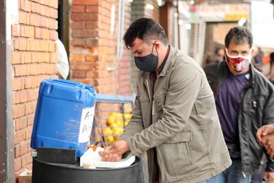 Para el cumplimiento del protocolo se han habilitado lavamanos y los locales cuentan con alcohol en gel. También se debe controlar la temperatura. Hay  24 casos positivos hasta ahora.