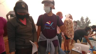 Víveres donados por voluntarios para los bomberos.