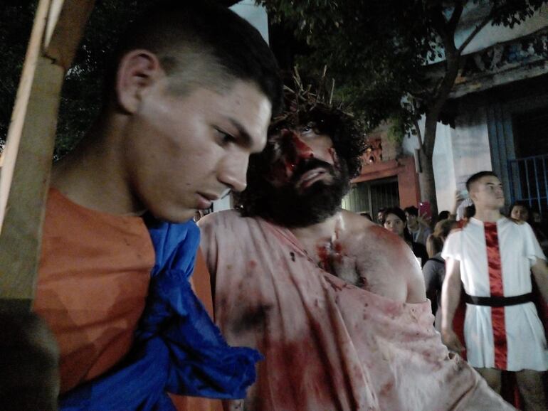 Vía crucis en San Lorenzo