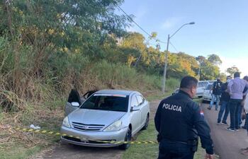 El vehículo robado fue abandonado al costado de la avenida Perú de Ciudad del Este.