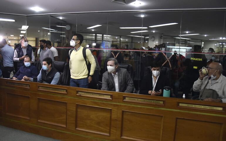 Solo parte de la oposición y un colorado estuvieron presentes en la última sesión que fue levantada por falta de quorum. 