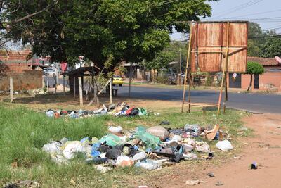Uno de los basurales denunciados se encuentra sobre el tramo Capitán Insfrán que une a las ciudades de Luque y San Lorenzo, en la zona denominada Laurelty