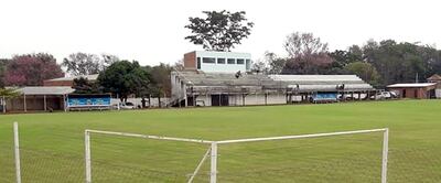 Tribuna y cabinas de prensa a ser inauguradas mañana por el 24 de Setiembre de Areguá, que crece en medio de la pandemia.