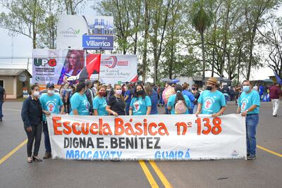 Poco más de 300 docentes de Guairá se congregaron en el Cruce Villarrica-Paraguarí.