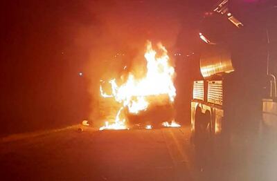 Bomberos voluntarios de la compañía K 122 llegaron al lugar para sofocar el fuego.