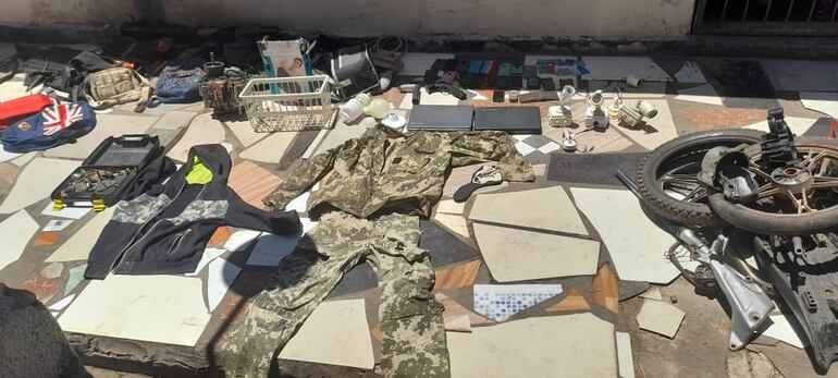 Algunos de los objetos incautados por la Policía.