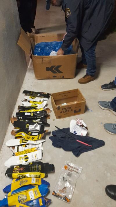 Algunas de las prendas de vestir deportivas que fueron encontradas.