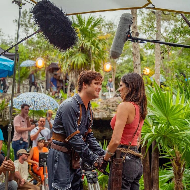 Con "At Midnight", el actor Diego Boneta busca rendir un homenaje a las grandes comedias románticas de los '90.