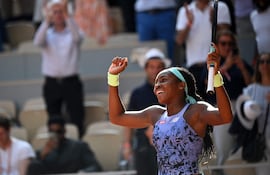 Feliz la juvenil tenista norteamericana Coco Gauff tras acceder por primera vez a la final en París.