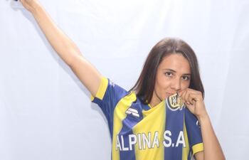 Ninfa Valiente, en la sesión de fotos antes del estreno del Deportivo Capiatá en la Copa Libertadores Femenina.