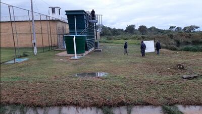 La millonaria obra genera molestia entre los vecinos debido al olor nauseabundo.