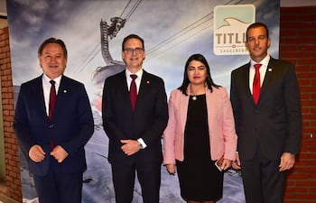 El viceministro de Relaciones Exteriores, Raúl Silvero; el embajador de Suiza, Daniel Derzic; la ministra de Planificación, Viviana Casco,
y el Cónsul Honorario Santiago Llano.