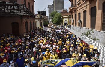 Docentes reinician hoy las protestas en reclamo del reajuste del 16%.