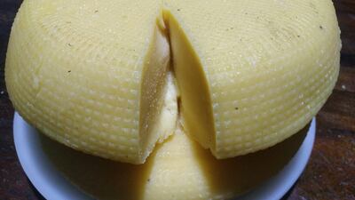 El queso artesanal producido por los tamberos de San Juan Nepomuceno es de excelente calidad pero escasea, según las amas de casa.