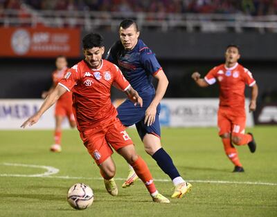 Cerro Porteño visita a General Caballero JLM en el estadio Antonio Aranda.