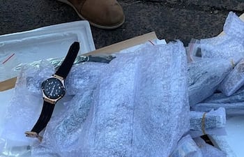 Algunos de los relojes incautados.