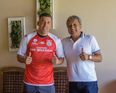 Édgar “Pájaro” Benítez, con el presidente de General Caballero, Julio César Aldama.