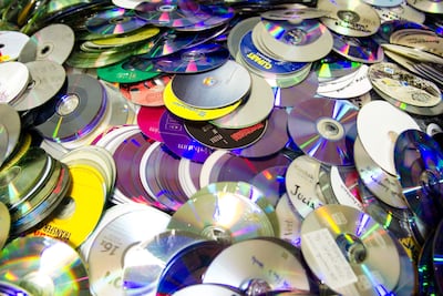 A la espera del reciclaje: los CD y DVD en desuso contienen plásticos de alta calidad que pueden recuperarse si se eliminan correctamente.
