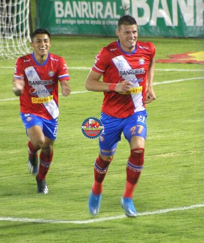 Orlando Moreira, en el festejo de su gol.