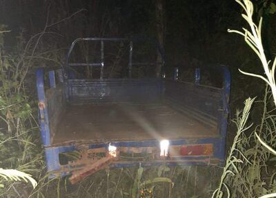 El adolescente perdió el control de su motocarro en una curva y terminó cayendo aparatosamente.