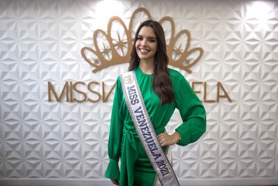 Amanda Dudamel Newman, actual Miss Venezuela. Con o sin corona, Amanda Dudamel, la actual Miss Venezuela, es una reina de la diplomacia. En entrevista con EFE, habló sin miedo sobre el feminismo, la igualdad de género, la violencia machista, el aborto y otros temas espinosos que aborda sin estridencias y fiel a su pacifismo.