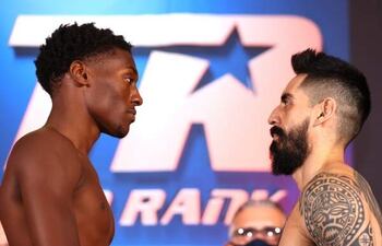 Jahi Tucker y Jorge “Dinamita” Sosa, en el pesaje del combate del día viernes. El paraguayo cayó por KOT en el segundo round.