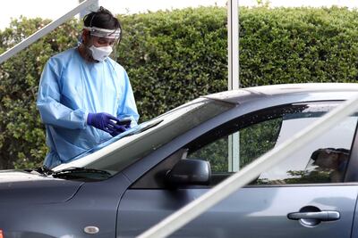 Los trabajadores sanitarios asisten a un centro de pruebas de Covid19 en Brisbane, Australia, el 7 de enero de 2022.