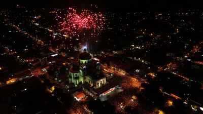 La serenata y el momento de los fuegos artificiales hicieron evidente que este año, la afluencia de gente fue mucho mayor.