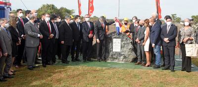 Mario Abdo asistió ayer   al acto de descubrimiento de la piedra fundamental que da inicio a  obras del puente Asunción-Chaco’i.